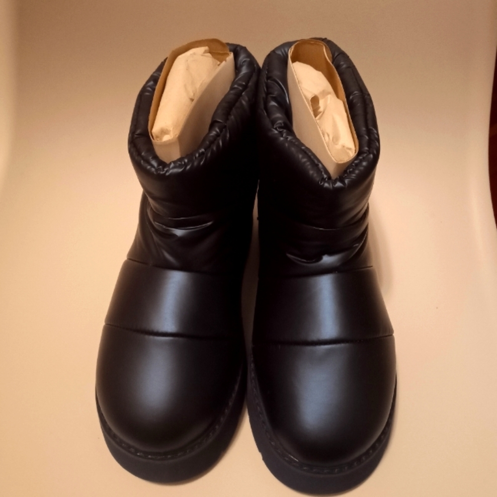Women's puffer boots size 8